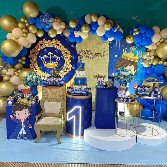 Montaje de fiesta con globos
